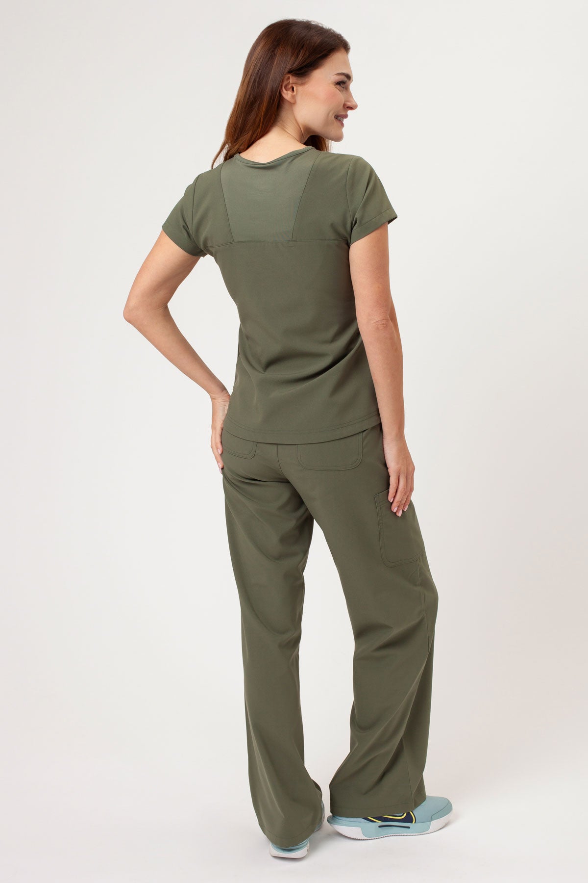 EQUIPO DE DAMA MOMENTUM ROUNDWIDE OLIVA